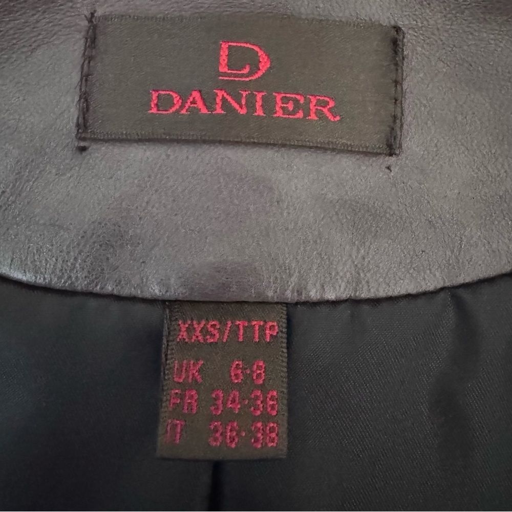 Danier Brown Leather Button-Front Jacket XXS–S - Picture 9 of 17